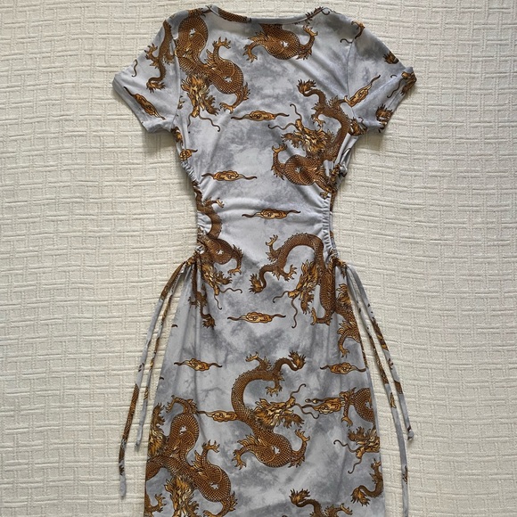 G Mini gold dragon dress. - Picture 6 of 8
